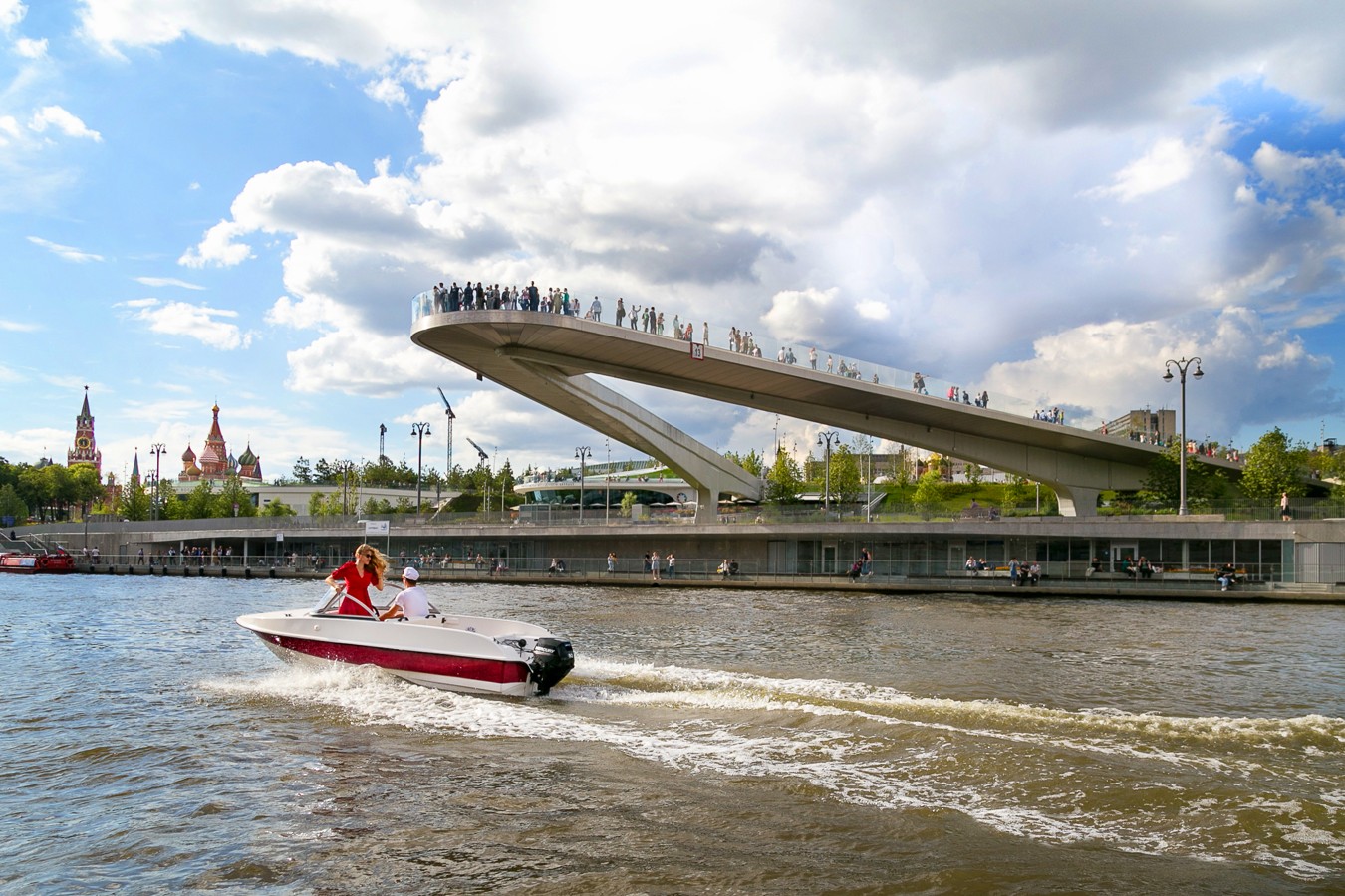 Катер в Москве покататься